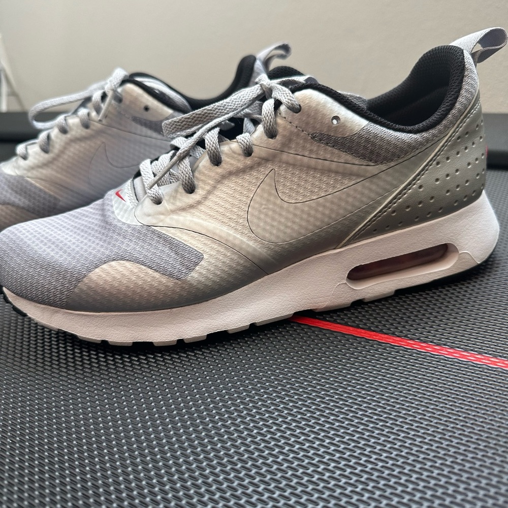 Nike Women’s Air Max Tavas